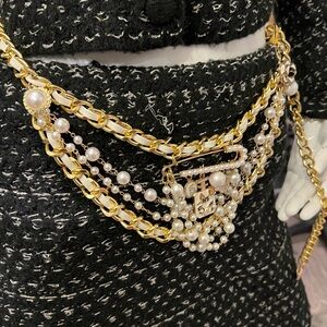 Elegant Gold and Pearl Camellia Chain Belt